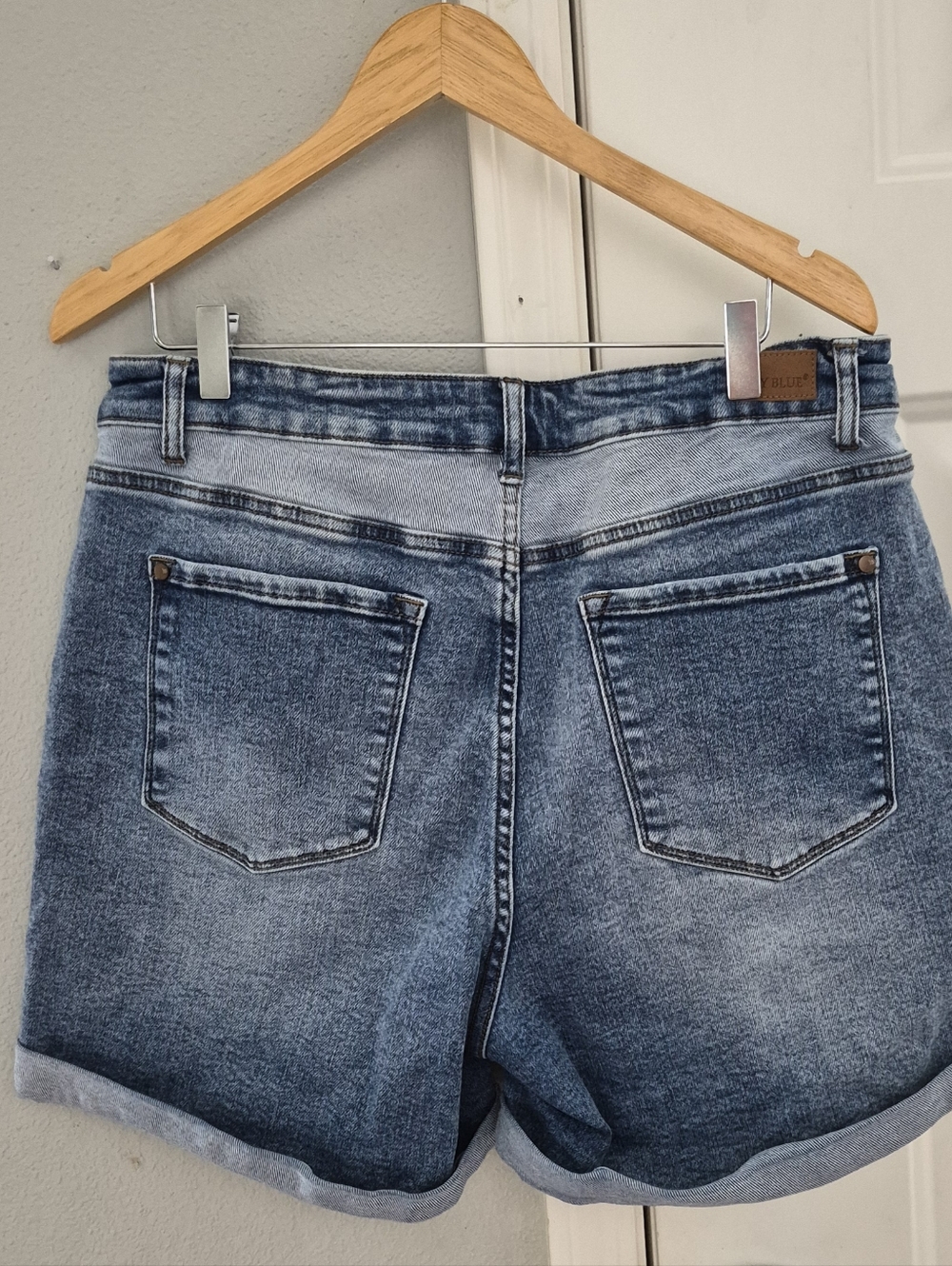 Judy Blue Twice As Much Full Size Run Two-Tone Yoke Shorts 1XL - Picture 7 of 12